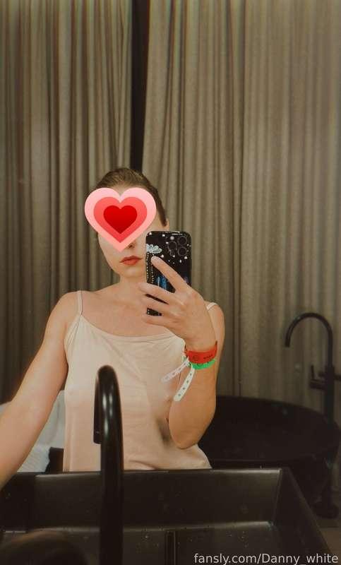 Breathtaking? 😏

#fyp #dannywhite #hotwife #goddess #petite #lips #lipstick #amateur #beauty 