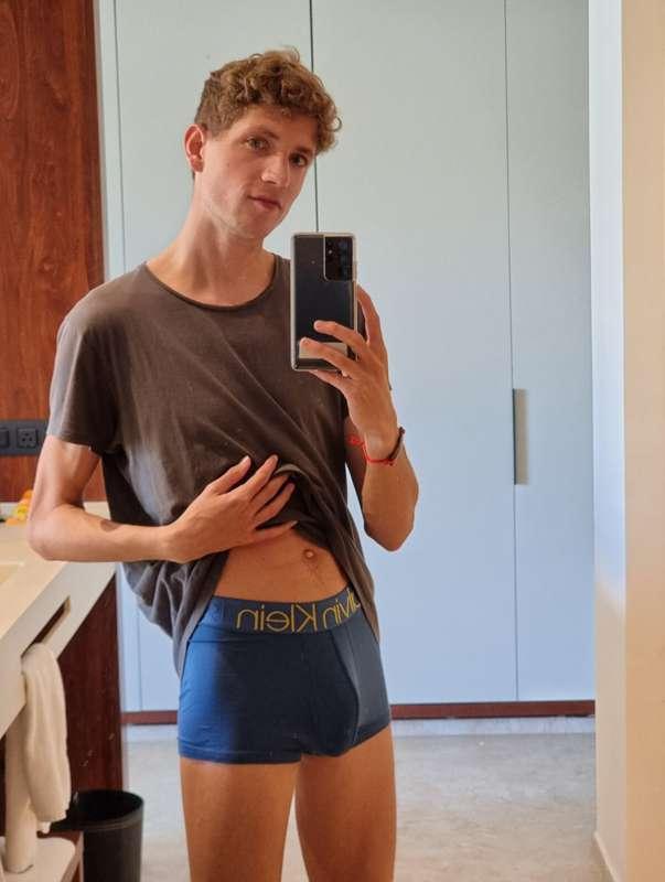 swipe to undress me 😉