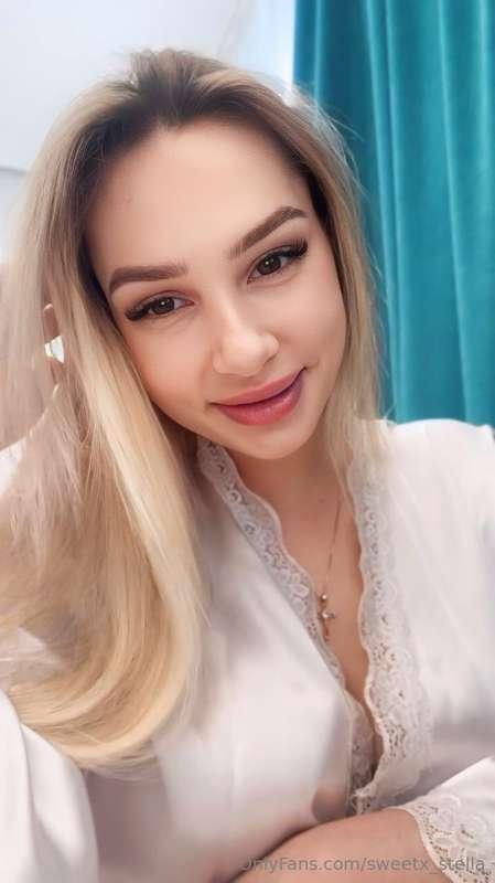 Can a cute smile be as seductive as hot body?😍😍😍 what are yo..