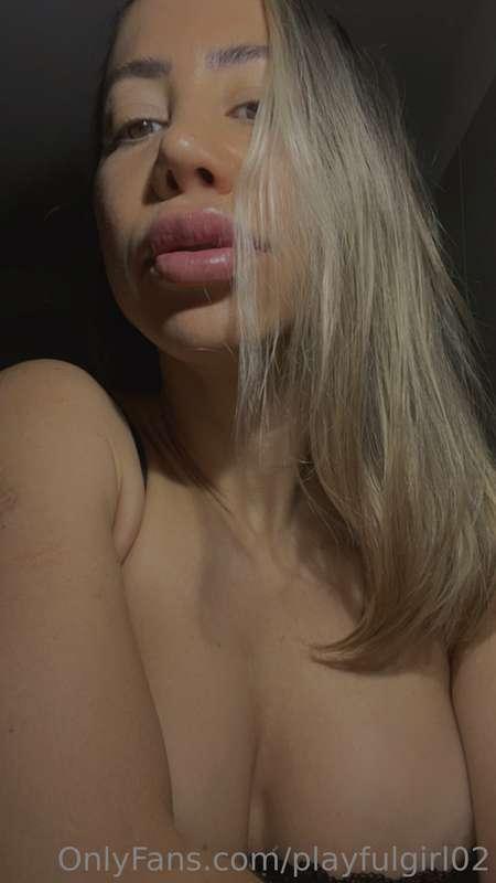 🧡 kiss my lips.. my neck.. my tits and keep going down love...