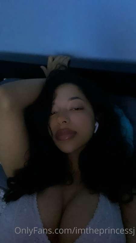 Posting something sexy tonight ☺️ Stay tuned pls 🥺