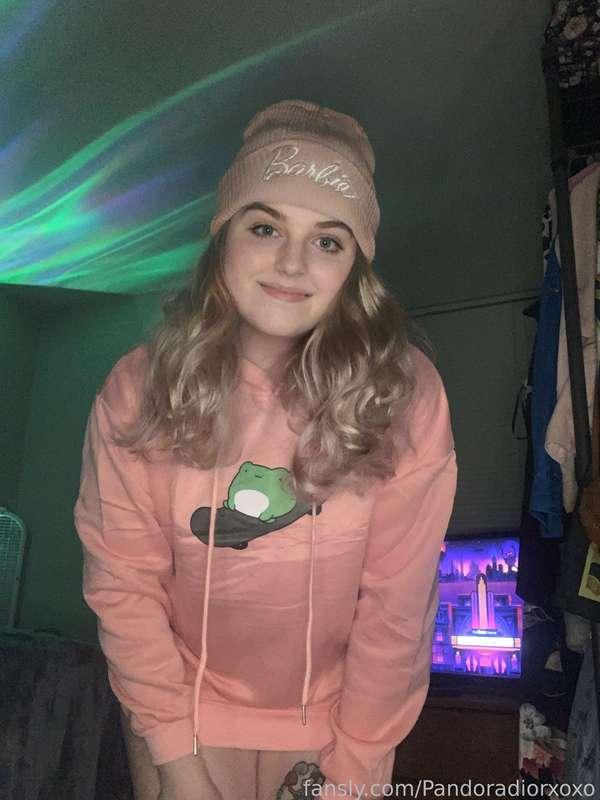 Cutie

https://fans.ly/r/Pandoradiorxoxo

#kawaii #fyp #barbie #blonde #blondie #bombshell #paleskin #curvy #thick #pandoradior #pandoradior3 #free #waifu #cute #cutie #nopants #freckles