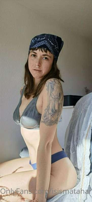 Hmmmm........ few topless pictures for you :) 5 pictures for..