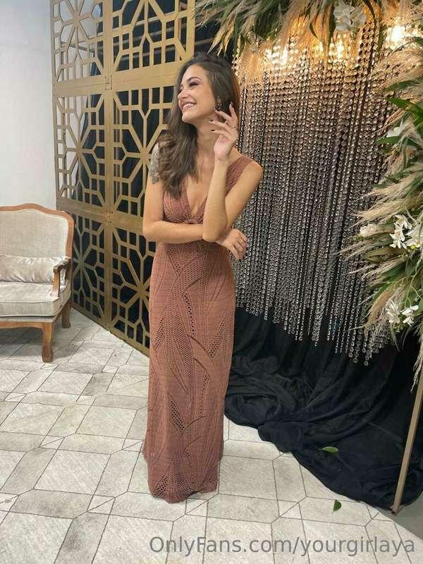imagine your arms around me from behind, it feels so good 🥰🥰..