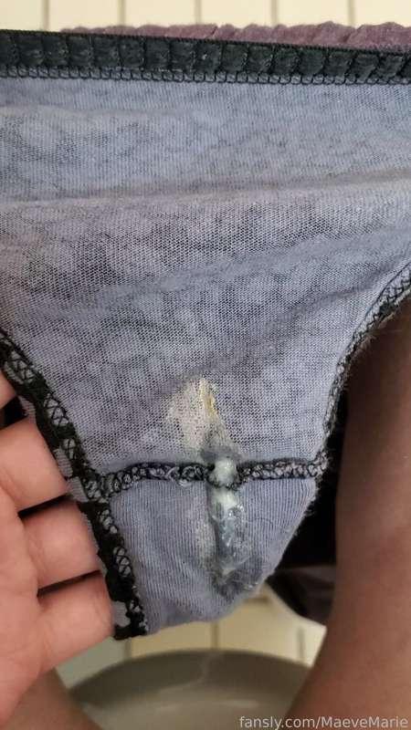 Dirty panties; 8 hours into shift...then watch me pee.
#pee #nursepee #nurse #dirty #panties #dirtypanties #cotton #milfs #mom #peeing #toilet #8hour #grool #discharge #thick 

