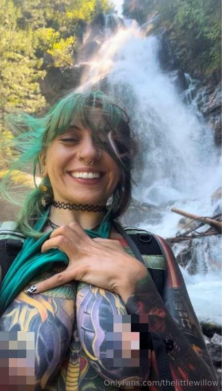 HURRRYY BOOOBS IN YOUR MESSAGES ! 