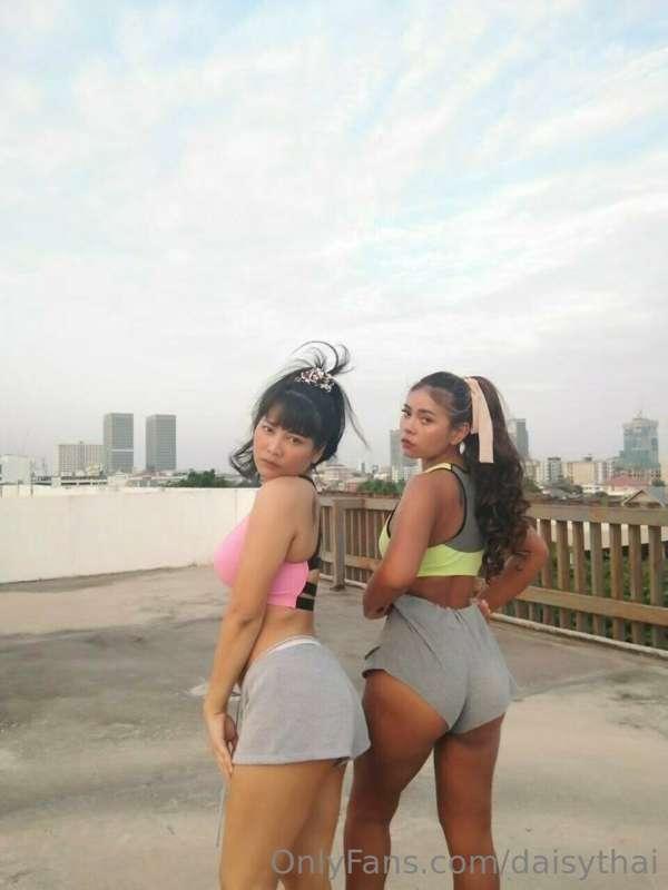 Cats on the roof, come up and purr with us on Sunset😻😽🐾🌆
@ly..