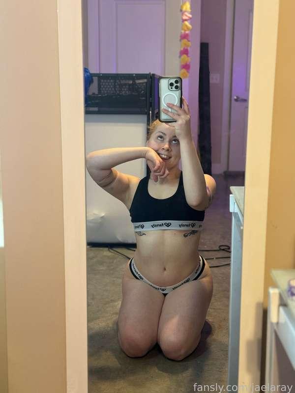 Hey cutie pies what’re you all getting UP to this weekend? :) 

#fyp #curvy #brunette #snowwhite #pale 