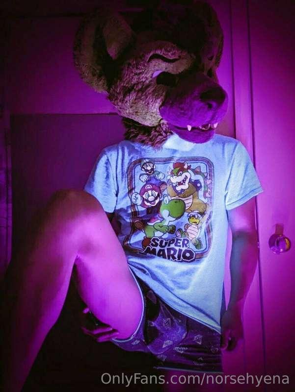 Horny nerdy hairless hyena jerks off his uncut cock and cums..