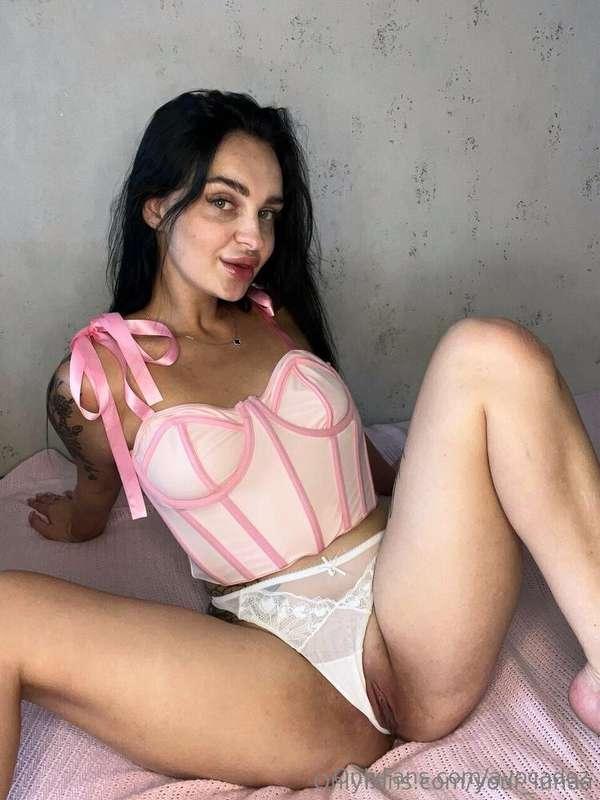 She is waiting for you 🥵 💋@your_lunaa💋 Join this hot baby fo..