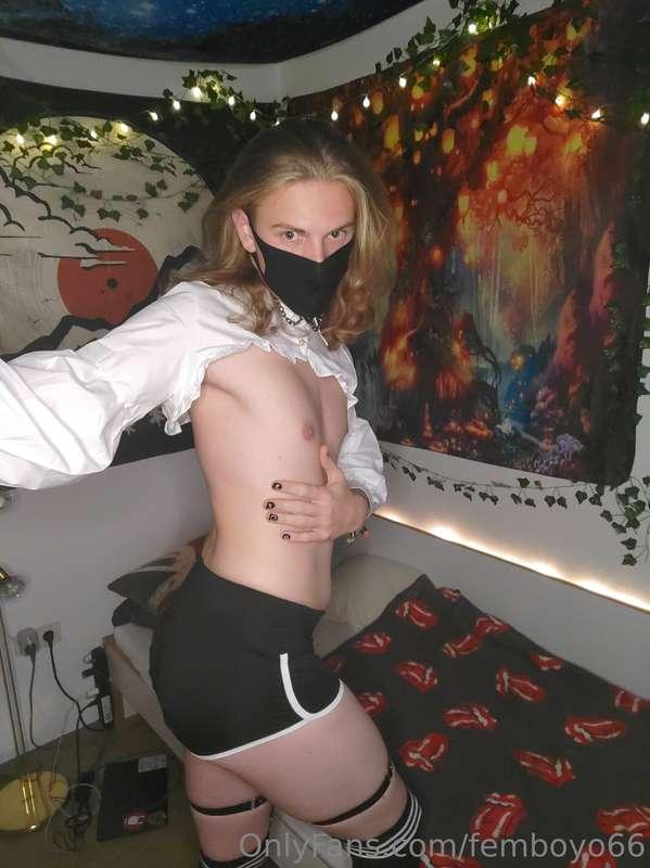 Who of you can resist this Twink body?
Imagen me, all around..