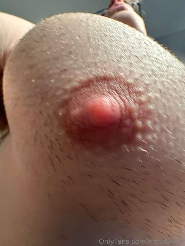 Suck on daddy's nips😰💪