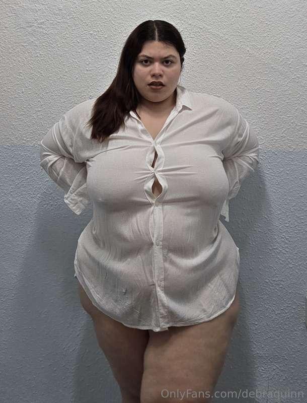 5 fotitos con una camisa blanca y en tanga negro para dejar ..