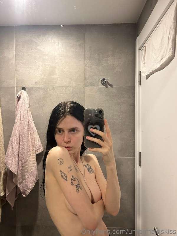 i'm even wetter than usual after a shower😋