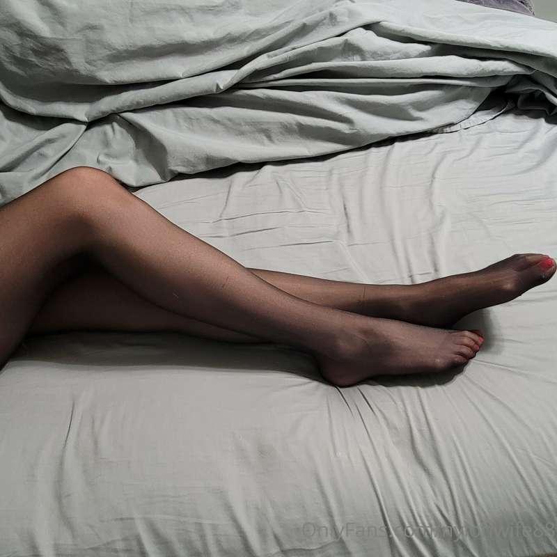 A new set with black stockings w/backseam..are you a fan of ..