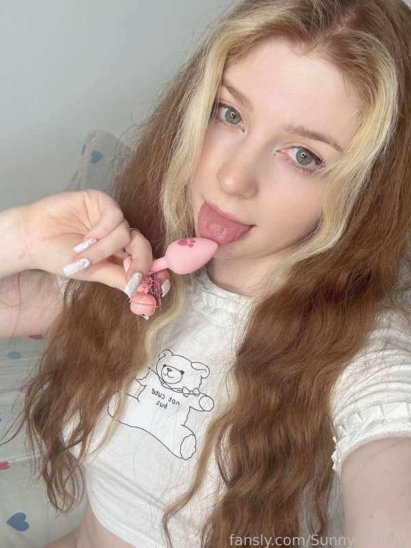 
I wish it was your cock❤️

#redhead #freckles #teen #gamergirl #geek #egirl #petite #butt #cute
 