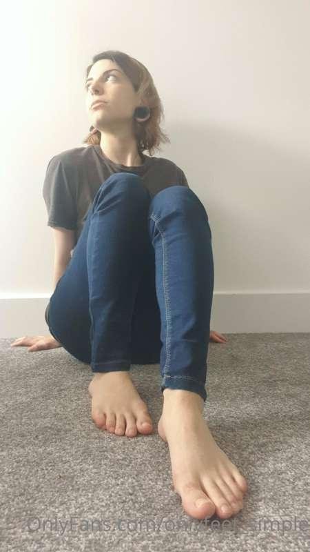 Good morning! I've been awake for 20 minutes, me and my feet..
