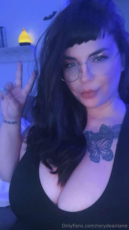 Hello, hot babes. ✌🏼