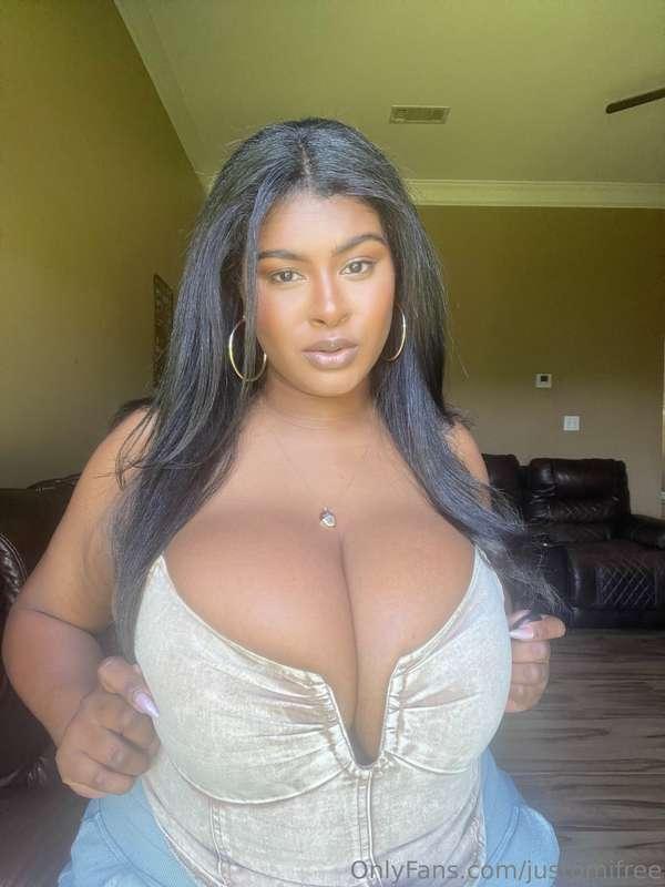 Goodnight 😴 check your DM’s and cum for me before you go to ..