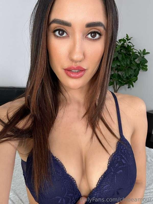 Waiting for you to keep me company in my dms 💋
