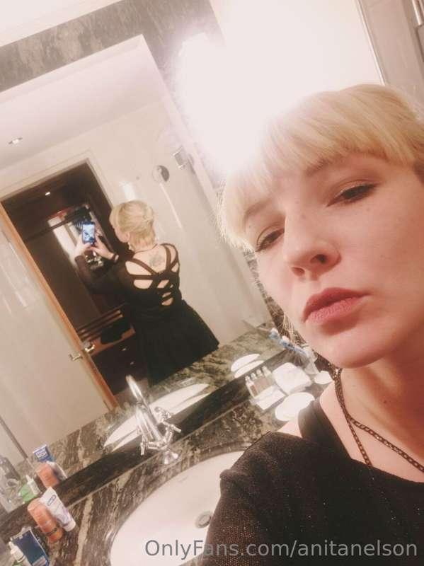 Is this mirror reflecting me like I'm your sweet bitch😘💘?