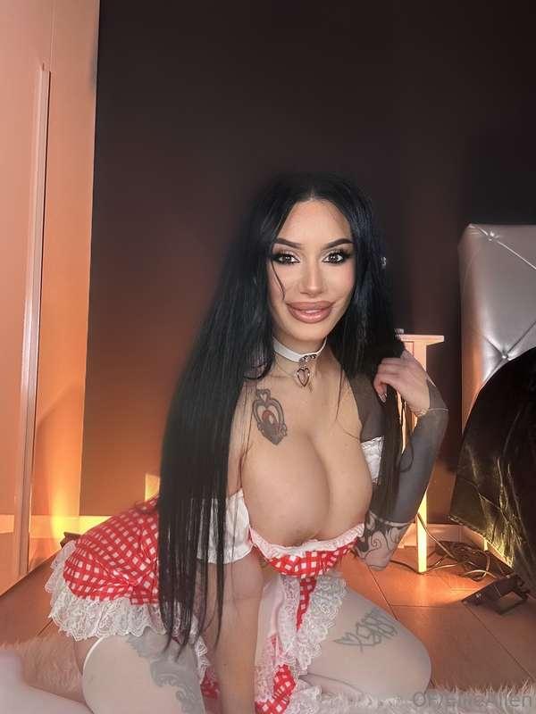 🤭 But what are you waiting for? Suck those beautiful nipples..
