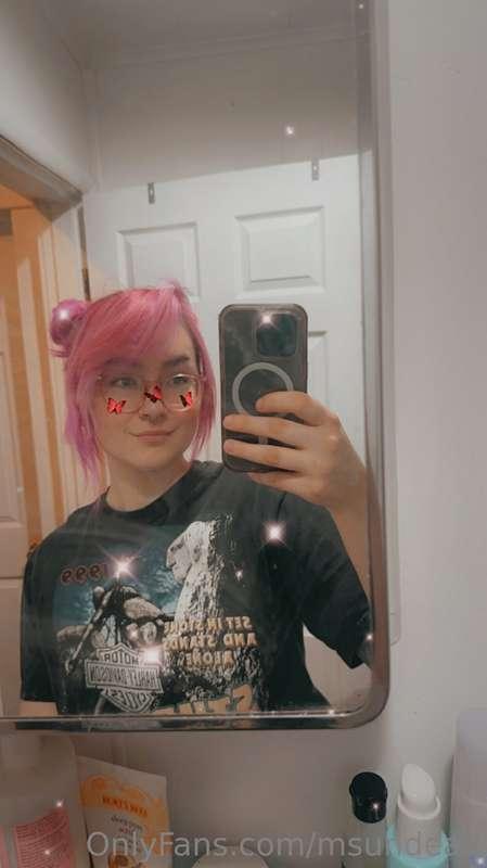 Safe for work photo for once but I got a new haircut and fel..