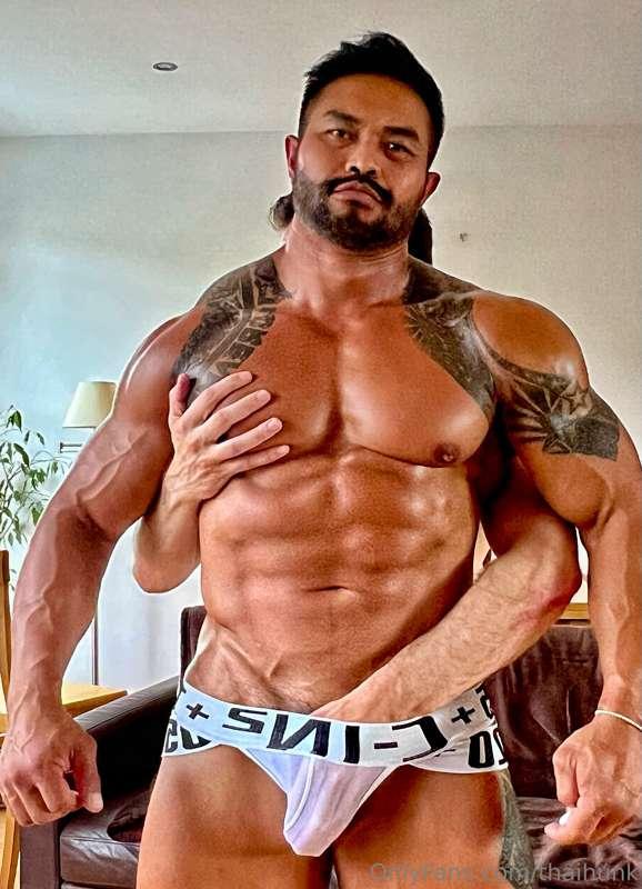 How’s yo weekend? 
Mine is super hot😈
