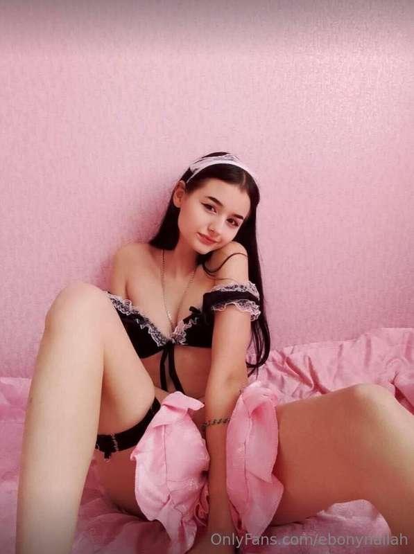 🔥 STOP SCROLLING🔥
Your sweet girl with dirty thoughts! 
@suz..