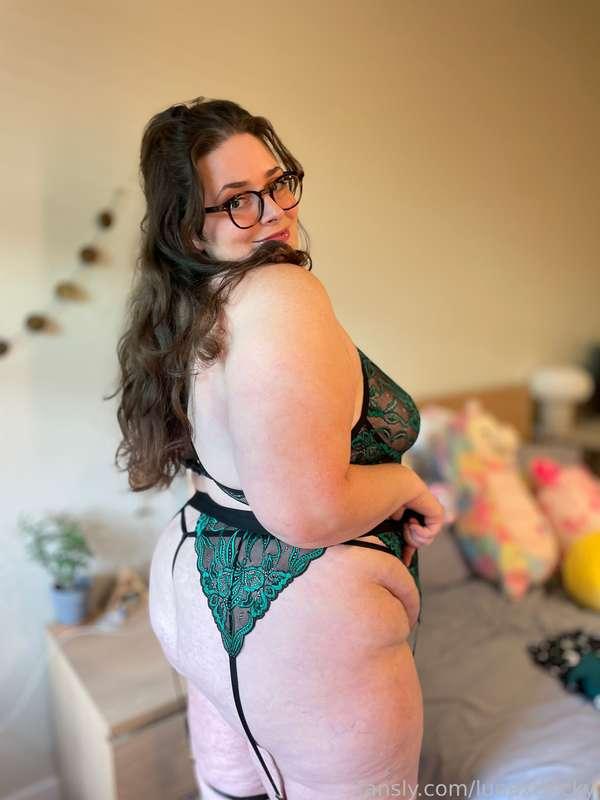 Do you think I made the naughty or nice list this year?

#fyp #bbw #chubby #lingerie #ass #pussy #booty #uncensored 