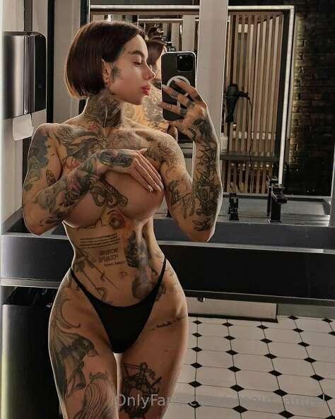 @stephs_always_wet LUXURY SPORTS MODEL play with her pussy a..