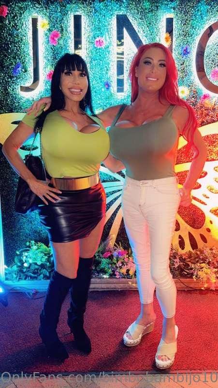 🥂 Had dinner last night in Vegas with my bestie….the fabulou..