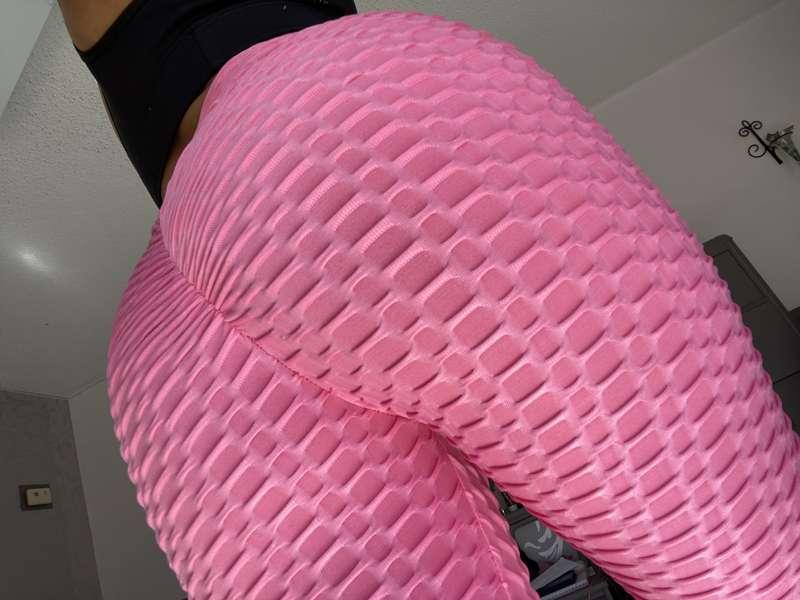 Do you like my new yoga pants? 💗