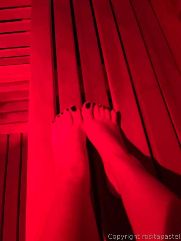 soo wet in sauna 💦💦💦 you wanna taste?
