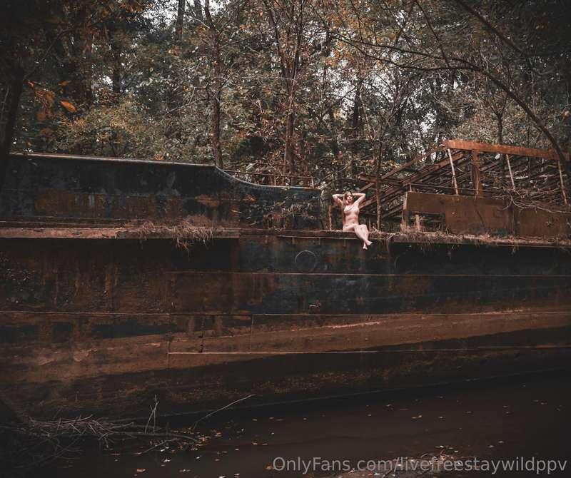 All uncensored nude pictures on my main page @livefreestaywi..