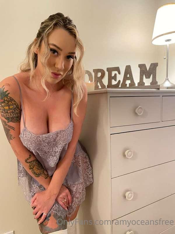 your dream girl 😇