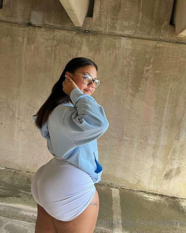 if you heart this pic im sending you something private :) de..
