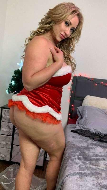 Would you let me sit on your face with this ass? 👅🍑