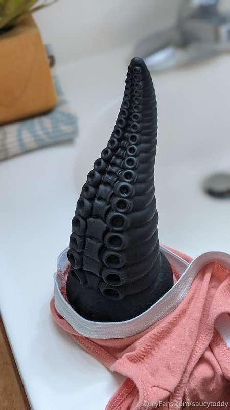 Having some fun with tentacles~ Full video coming soon!  Sub..