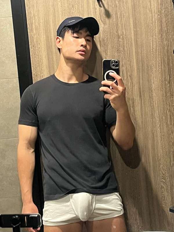 bustybrucelee image #0