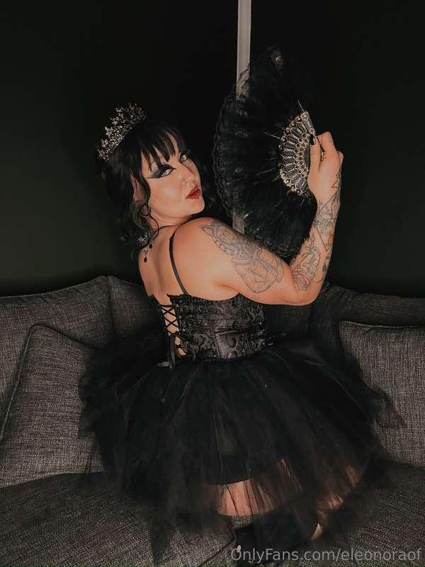 Worship me, the mother, the goddess