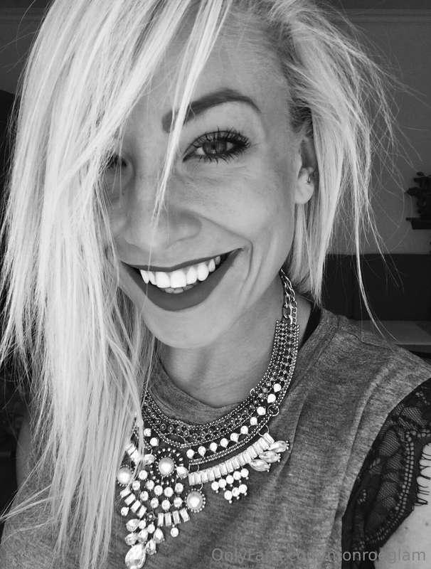 a beautiful smile, for a beautiful FRIDAY ☺️☺️