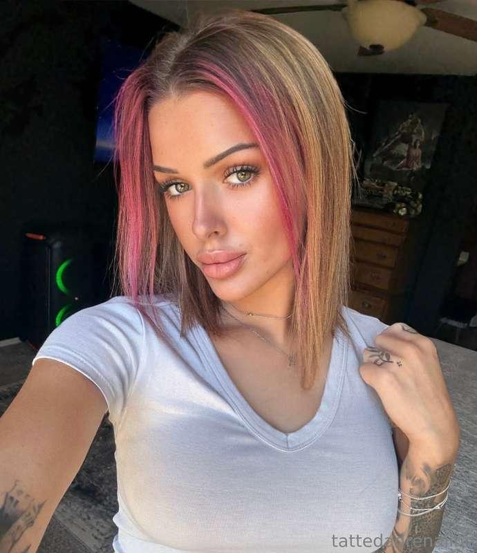 Imagine this face… under your desk 😏