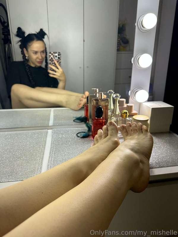 I'm in the mood to go somewhere far away to the sea🤤🤤🤤