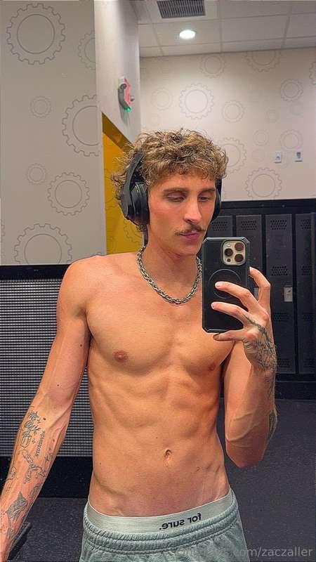 I'm in a giving mood today 😈😈 TIP in my DM to get my attenti..