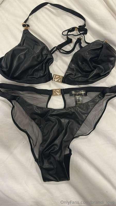 Wanna own a piece of me, darlin? 😈 My most seductive lingeri..