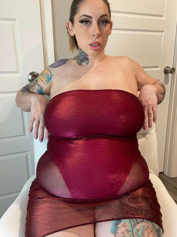 More and more titty in each photo 🥵