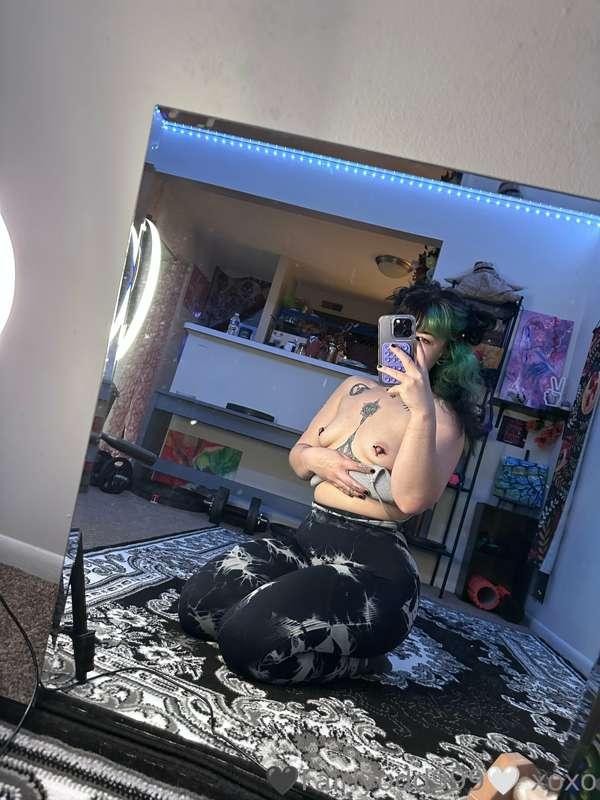 Morning Titties😝
Make sure to show up for yourself and I hop..