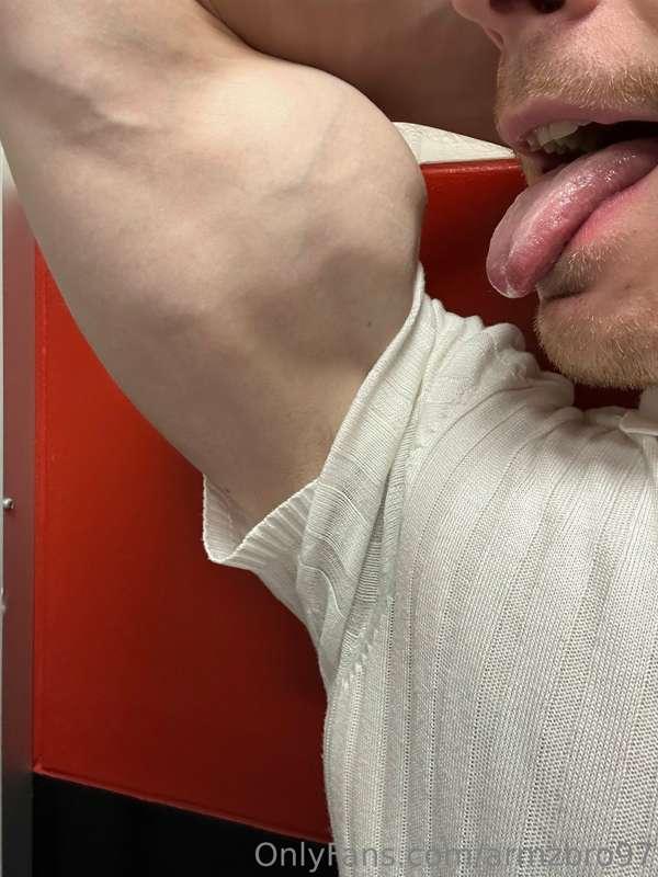 armzbro97 image #0