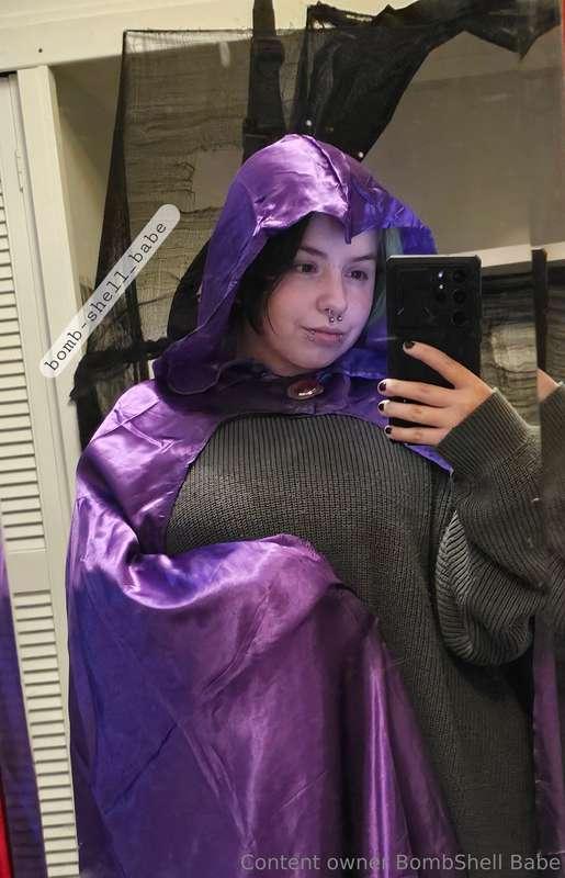 a fan got me a raven cosplay sooooo

Should I do a wee cheek..